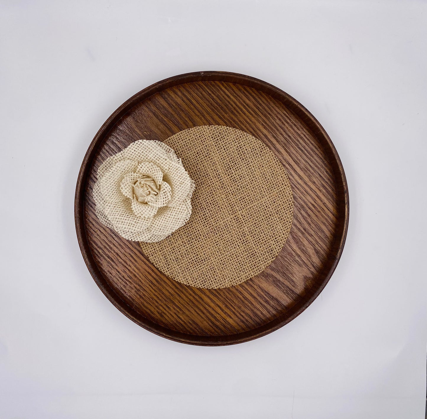 Plateau, assiette de service rond en bois d'acacia, 24 cm.